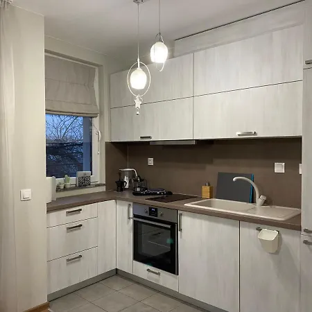 уютен на 3 мин. от главната и капана +паркинг *