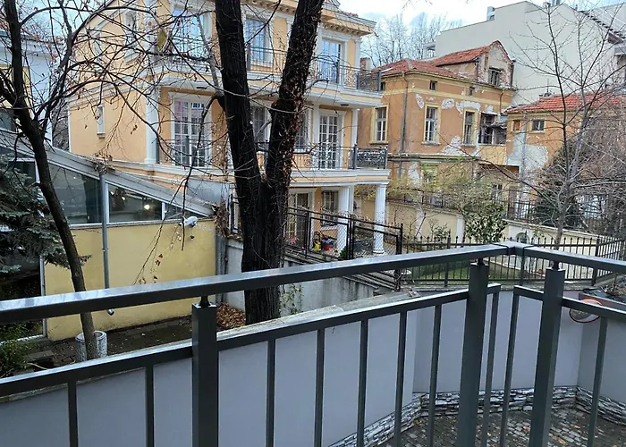 уютен на 3 мин. от главната и капана +паркинг Apartman *