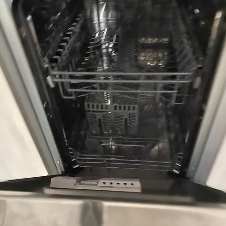 уютен на 3 мин. от главната и капана +паркинг Lägenhet