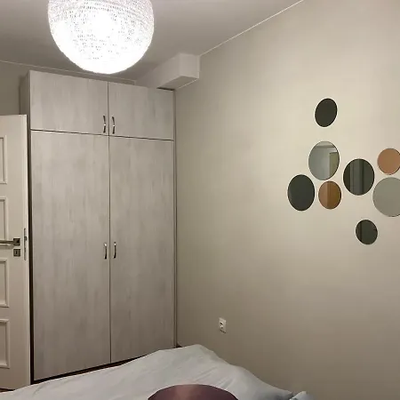 уютен на 3 мин. от главната и капана +паркинг *