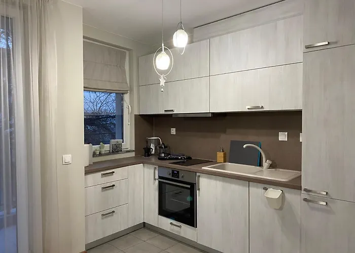 уютен на 3 мин. от главната и капана +паркинг *