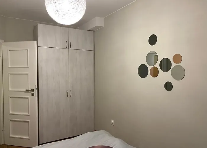 уютен на 3 мин. от главната и капана +паркинг *